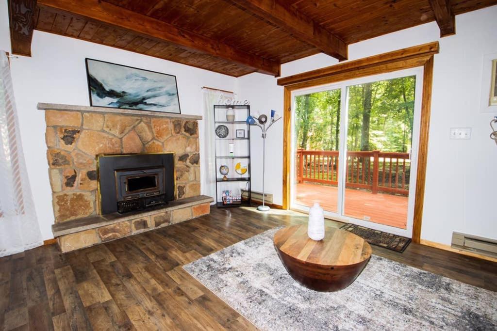 Entire 3 Bedroom Adventure Chalet, Near The Best Of The Poconos East Stroudsburg Eksteriør billede