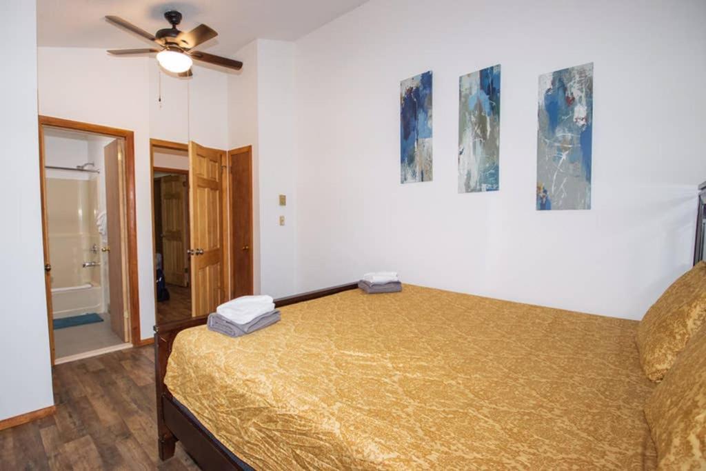 Entire 3 Bedroom Adventure Chalet, Near The Best Of The Poconos East Stroudsburg Eksteriør billede